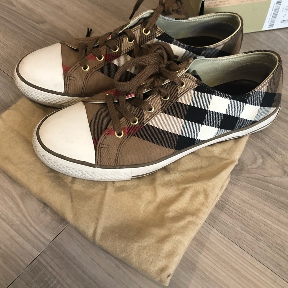 Burberry Lace Up Sneakers